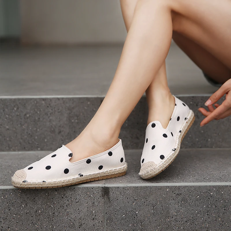 Kobiety płaskie buty wsuwane Polka Dot płótno głęboki dekolt espadryle Slip On panie mokasyny Casual muły kobiece letnie mokasyny buty damskie