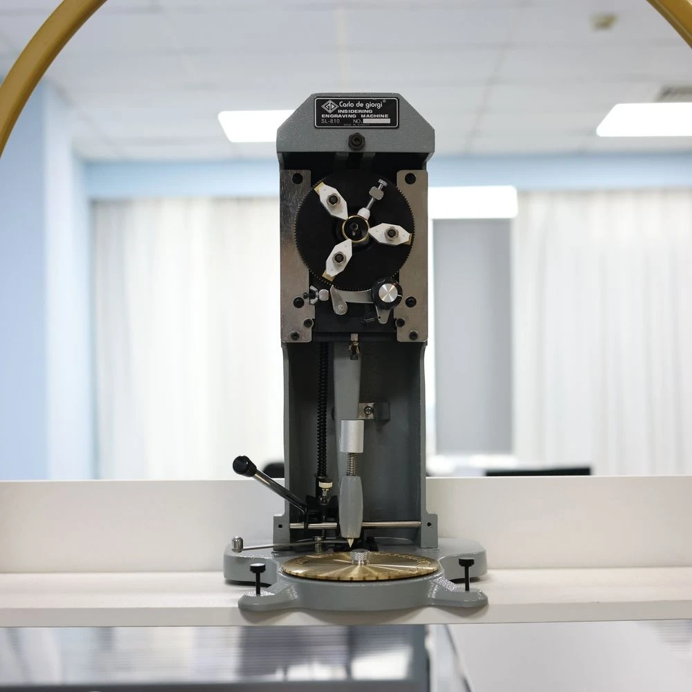 SL-810 اسم مخصص مجوهرات خاتم آلة الحفر جهين الهاتفي أدوات المجوهرات النحاس محفورة الأرقام الرومانية خواتم