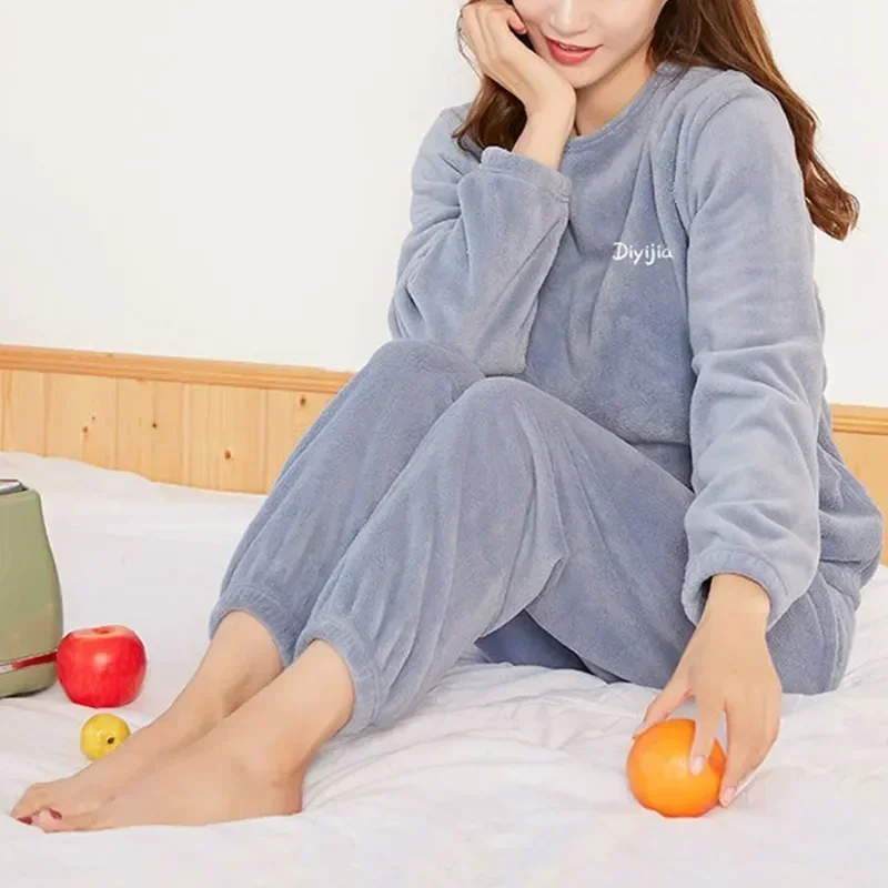 Conjuntos de Pijamas largos de Coral para mujer, ropa de dormir de terciopelo, ropa de casa gruesa de franela, Color sólido cálido, manga delgada de felpa, Otoño e Invierno