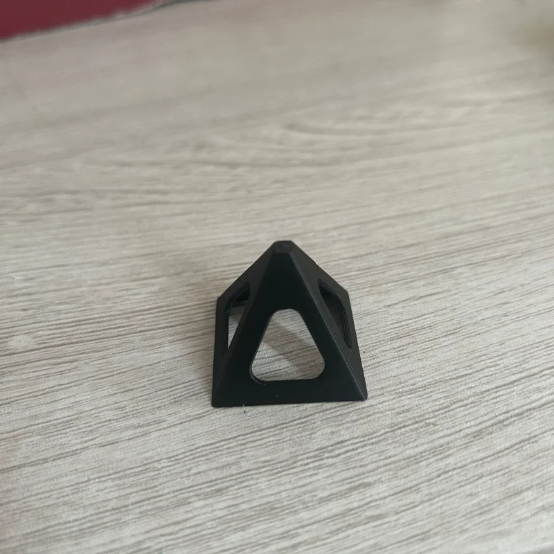 Hollow Triangle Support Stand Mini Pyramid Riser Woodworking Painting Drying Block Panel Separator Holder for Spray Painting