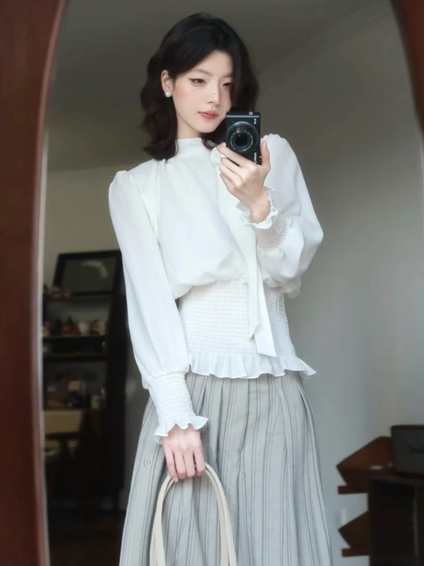 

Новая женская белая блузка весна 2026 в корейском стиле, приталенная, с высоким воротником, с эффектом утяжки на талии, из полиэфирного волокна