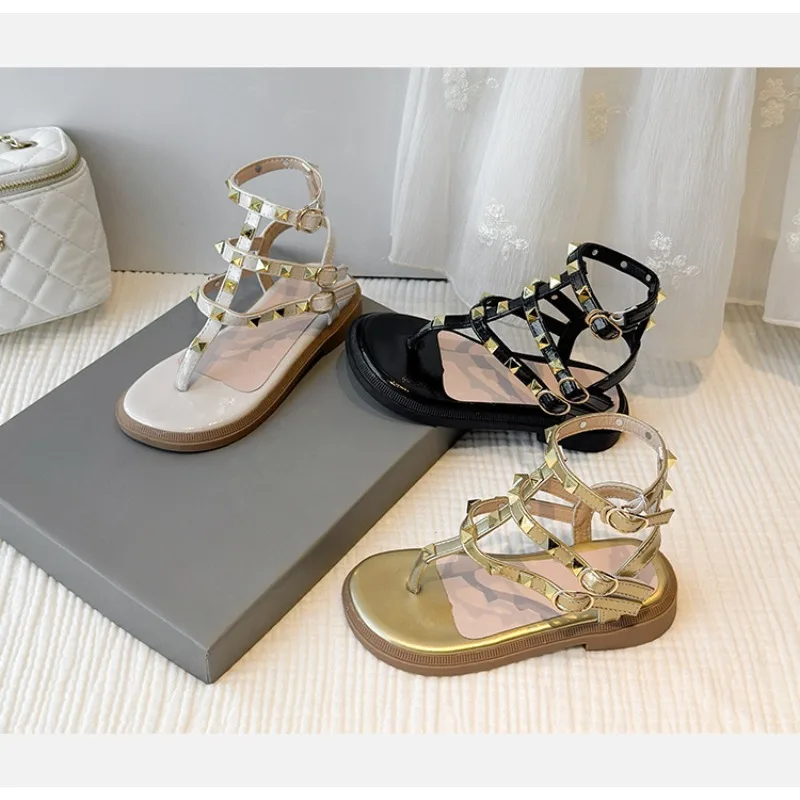 Girls Korean Version Versatile British College Style Sandals 2026 New Fashion Rivet Flat-bottomed Velcro Roman Shoes
