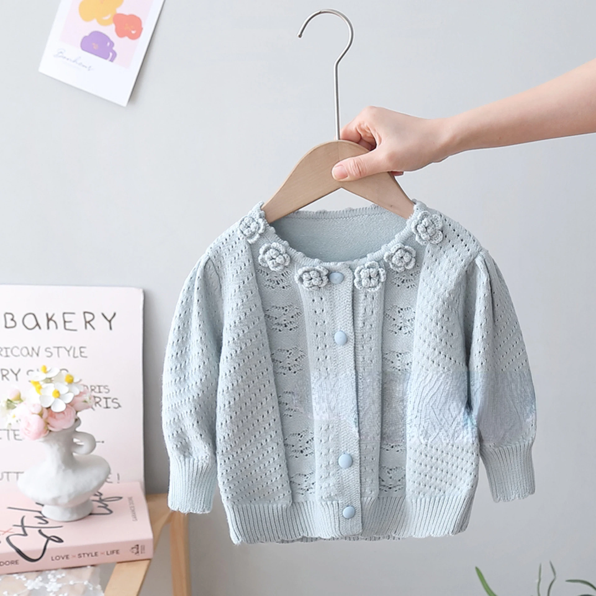 Korean version of children\'s sweater 2024 spring new foreign children\'s clothes girls handmade flower cardigan coat tide