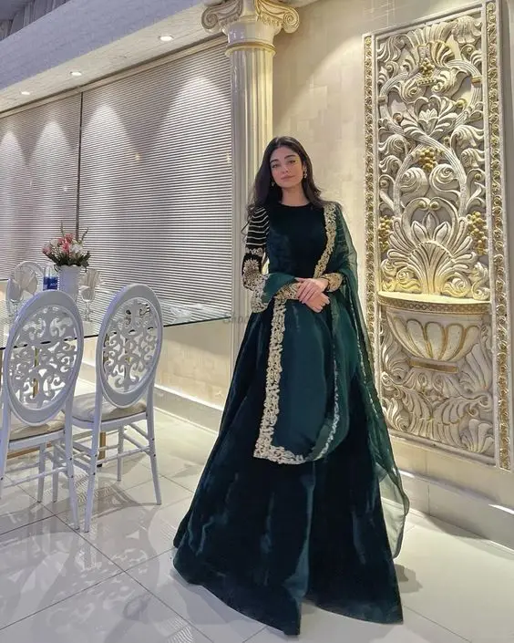 Abiti da ballo personalizzati in velluto verde Anarkali Kurti Hunter con ordito musulmano a maniche lunghe in pizzo Shaadisaga caftano caftano arabo