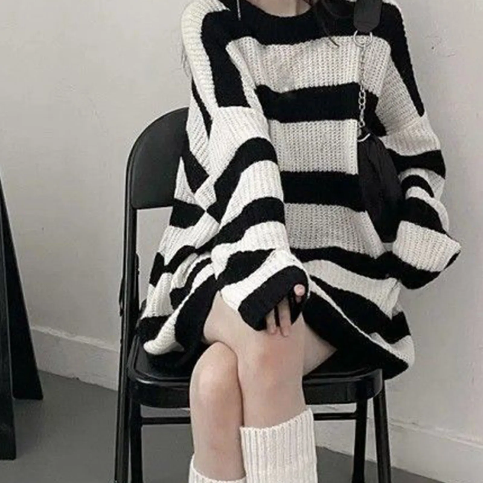 New black and white checkered sweater for women in spring and autumn, Casual style loose striped knit sweater, popular Pullovers