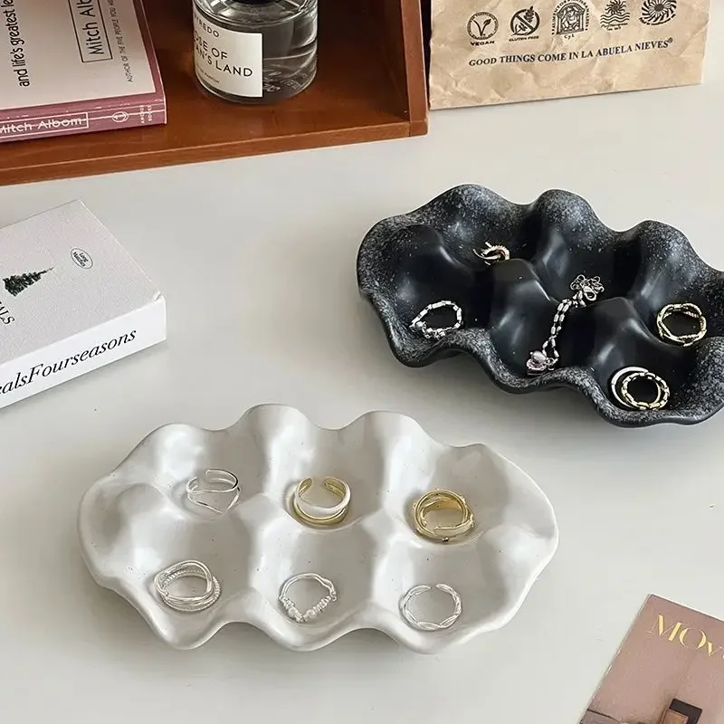 

Керамическая маленькая Подставка для ювелирных изделий в Корейском стиле, поднос для хранения сережек, ожерелий, колец, стойки, стойки для магазина, реквизит для демонстрации