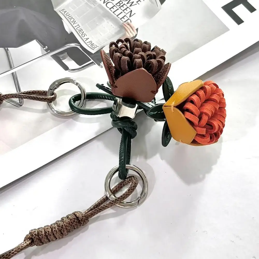 اليدوية حقيبة كلاسيكية قلادة عالية الجودة كوز الصنوبر زهرة حبل مضفر المفاتيح النساء Y2k شرابة الكرة قلادة مجوهرات الديكور