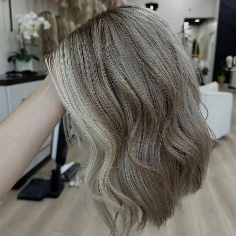 

Свободная часть Ombre Пепельно-русый Мягкий Балаяж Волнистый парик Ombre Синтетический швейцарский HD Прозрачный парик фронта шнурка Женский парик высокой плотности
