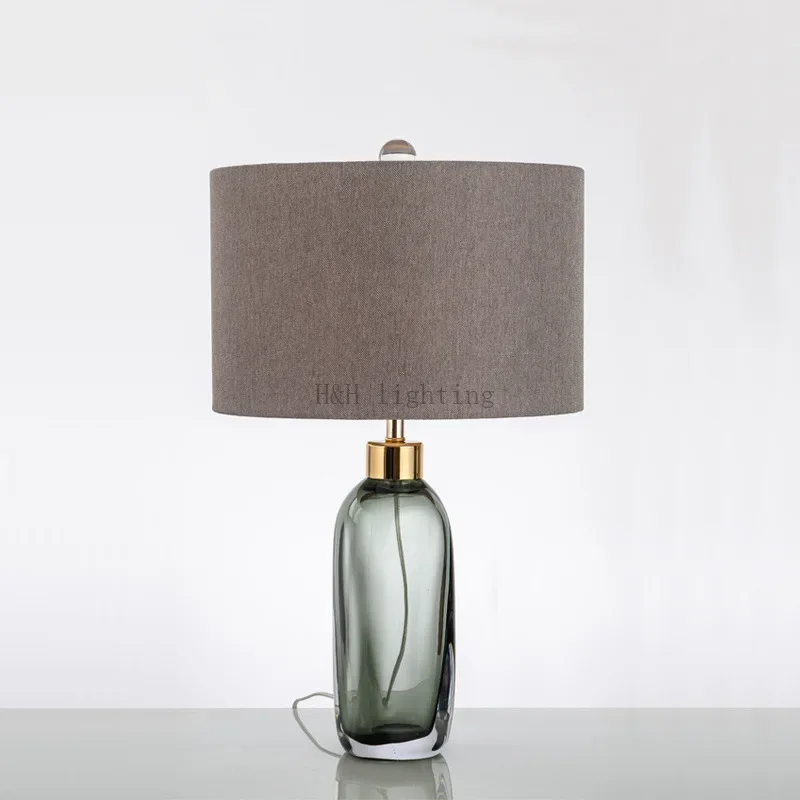 Semplice e moderna, lampada da comodino per camera da letto, lampada da scrivania creativa