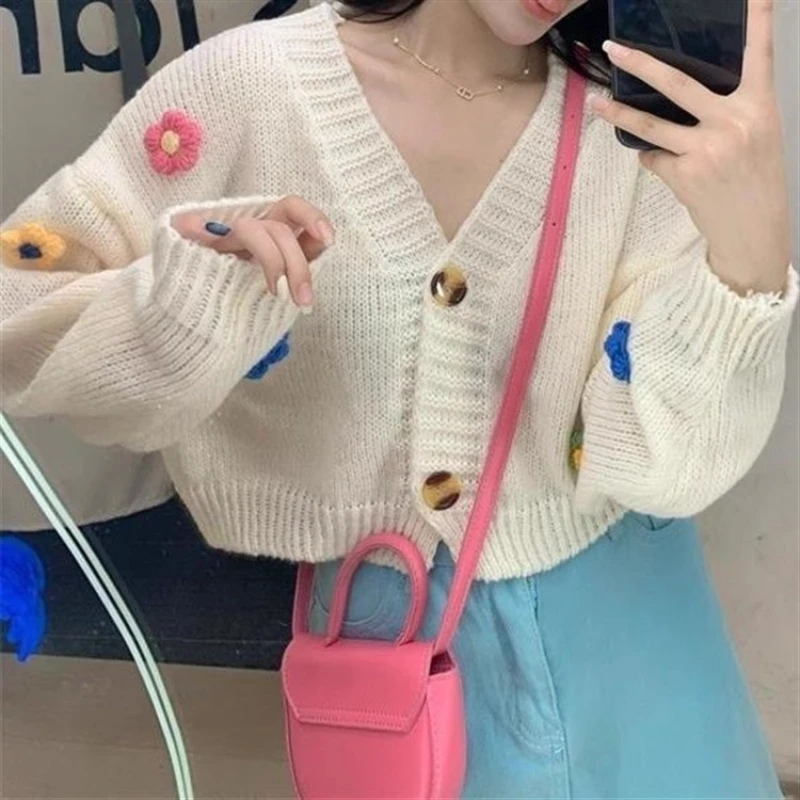 

Милый вязаный кардиган с 3d цветком и v-образным вырезом, женский осенний новый тонкий свитер с длинными рукавами, пальто 202, однотонные универсальные короткие топы