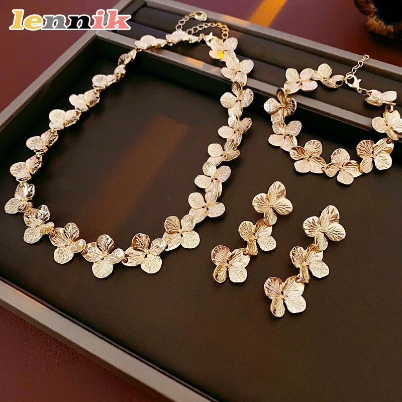 Kalter Wind Metall Spleißen Blumen Halskette Retro Design Temperament Schlüsselbein Kette europäischen und amerikanischen Schmuck Frauen