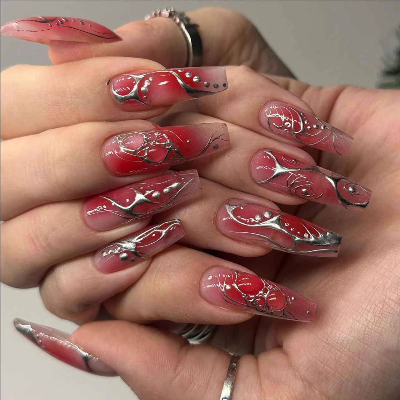 Red Halo Dyeing Fashion Nail Art Silver Abstract Striped False Nails Detachable Finished Fake Nails Press on Nails with Glue