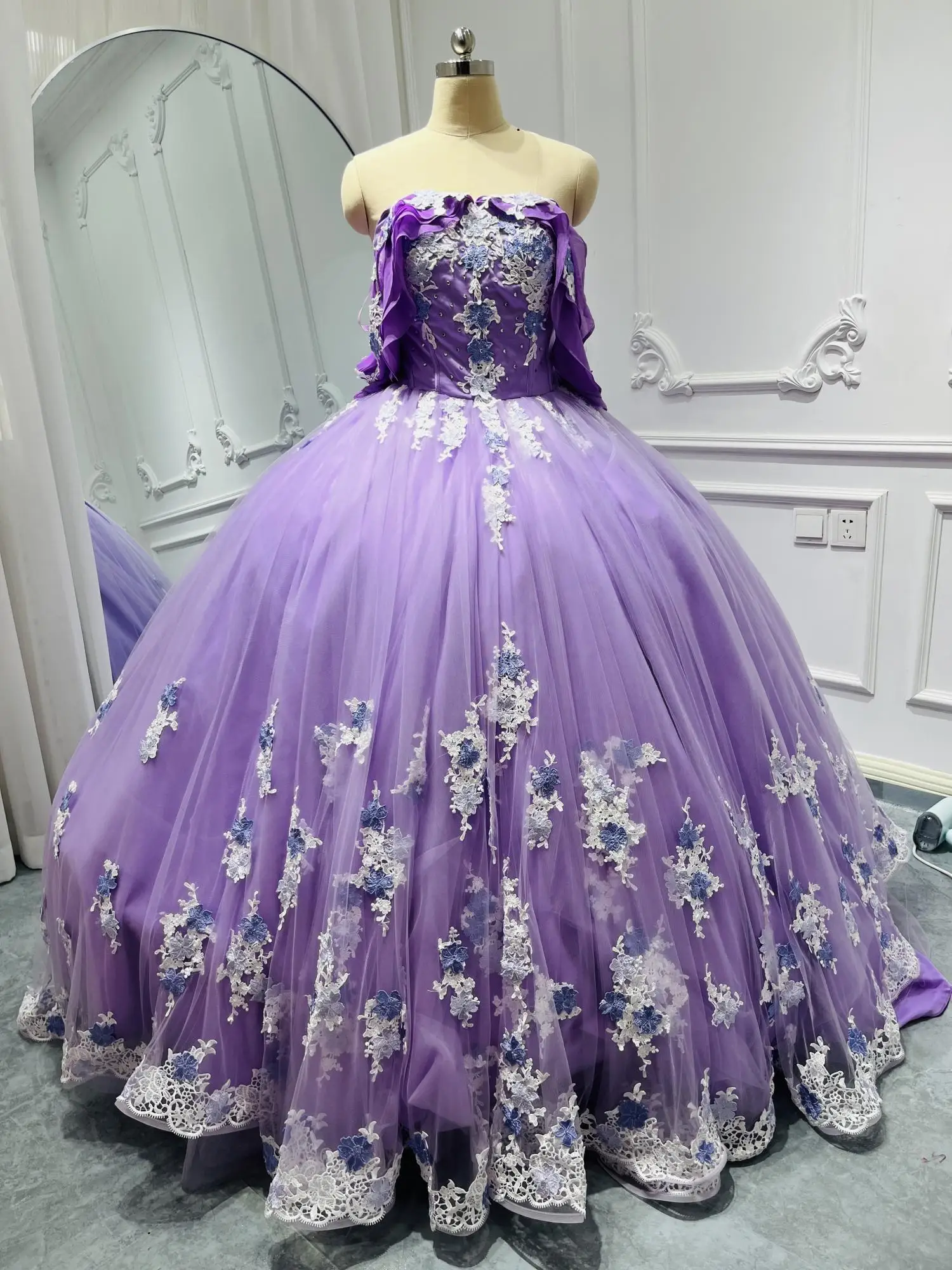 

Elegant Real Picture Lilac Vestido De 15 Quinceanera Cap Sleeve Lace Applique Puffy Ball Women Birthday Party Prom vestido de 15