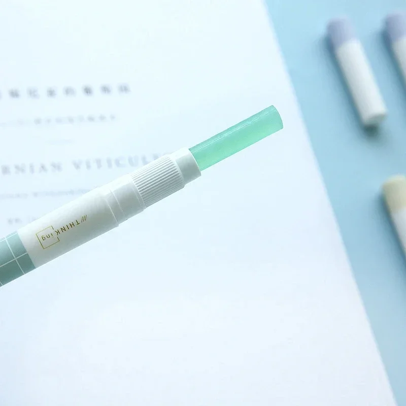 Outils de papeterie pour étudiant