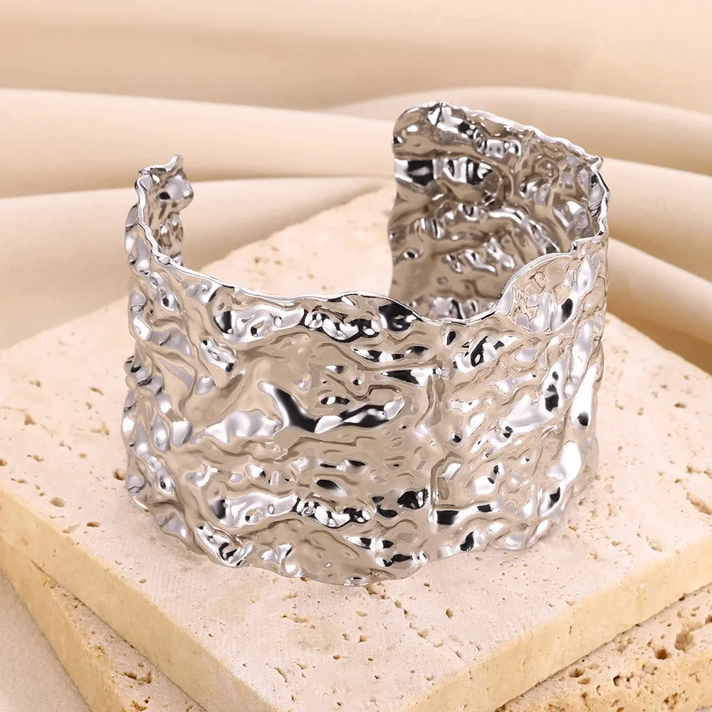 Prachtige klassieke bump patroon opening armbanden armband voor vrouwen manchet armband goud kleur roestvrij staal hand ornament cadeau