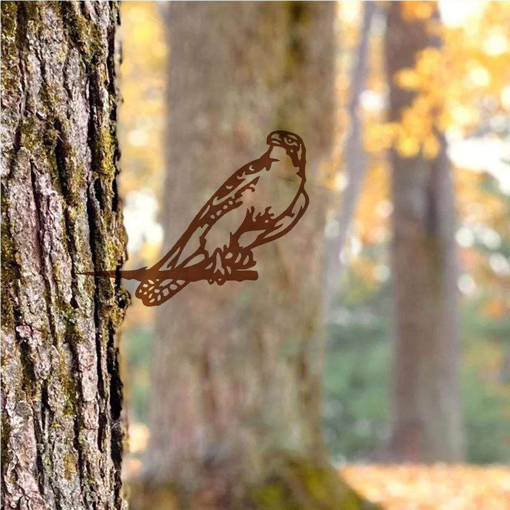 Fascinating Stylish Metal Falcon Ornament – Intrigue Your Garden with This Rustic Decor. Intriguing Housewarming Item