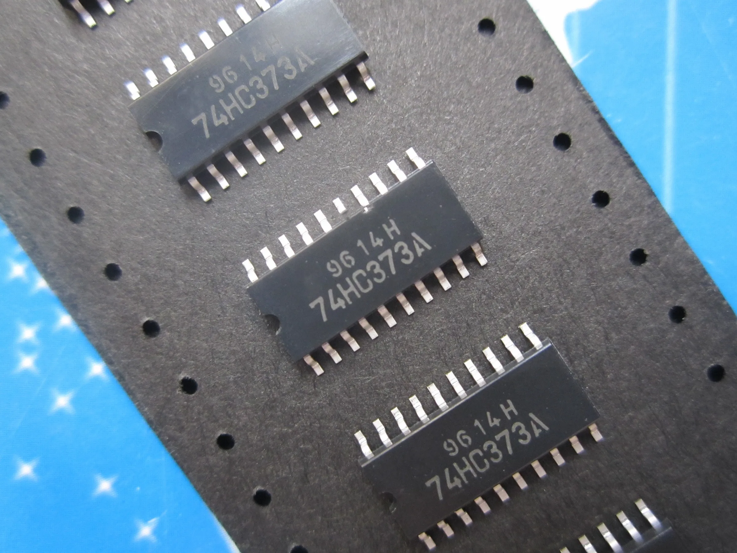 

10 шт./лот, новый оригинальный TC74HC373AF 74HC373A SMD SOP-20, средний корпус 5,2 мм, в наличии
