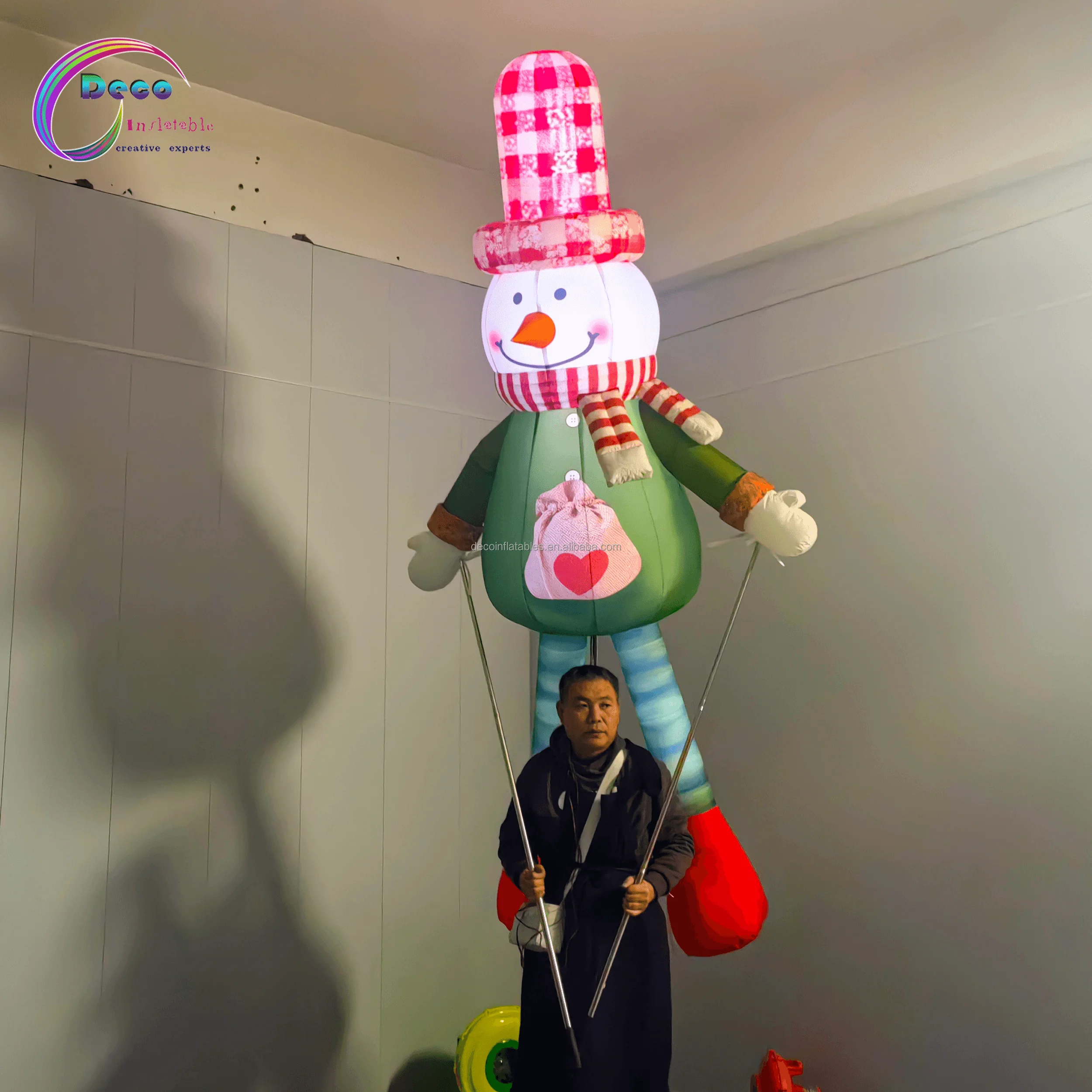 Customizable Christmas Cartoon Theme Outdoor Inflatable Walking Costume With Back Support Durable Party Supplies