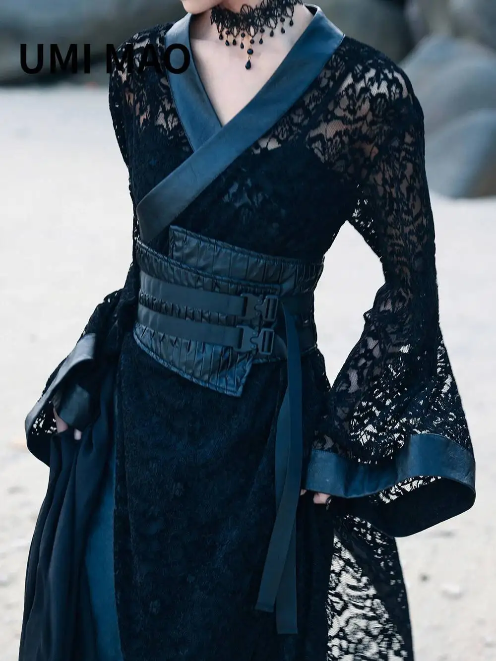 

UMI MAO темная плиссированная поясная рубашка из искусственной кожи на заказ, женская антикварная классическая рубашка, универсальный ремень, винтажный Femme Y2K