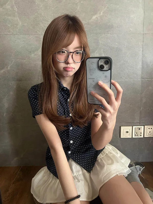 

American Style Retro Polka Dot Shirt Slim Fit Turn-down Collar INS Top for Women College Style Short Sleeve Micro Stretch