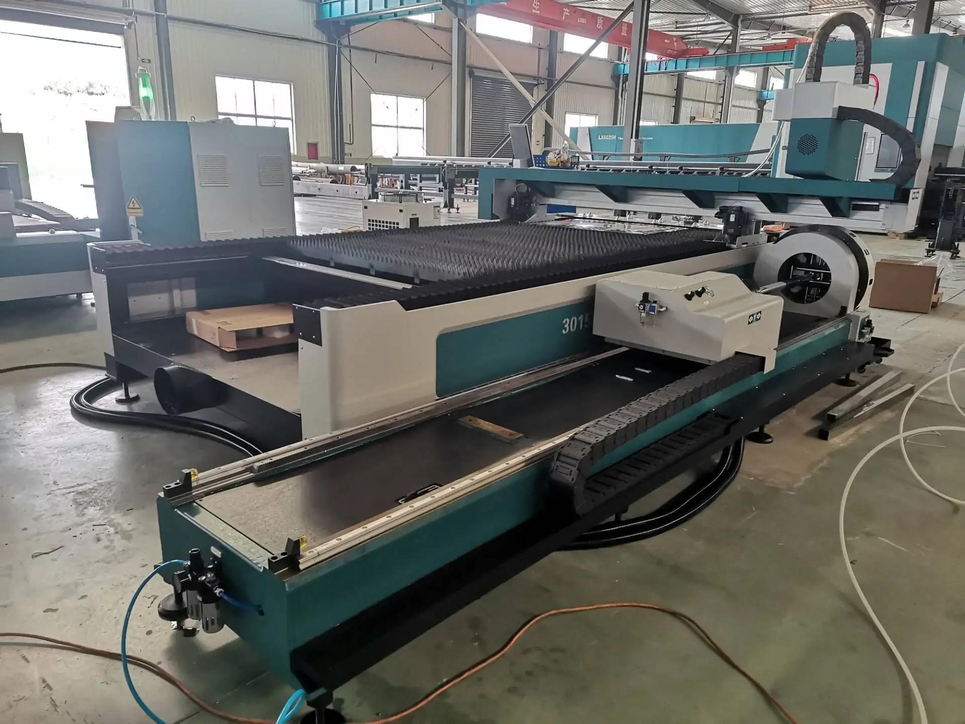 Lxshow Low Cost Open Type Cnc Precision Nameplate Metal Cutting Fiber Laser Cutting Machine 1000w 2000w 3000w For Sale