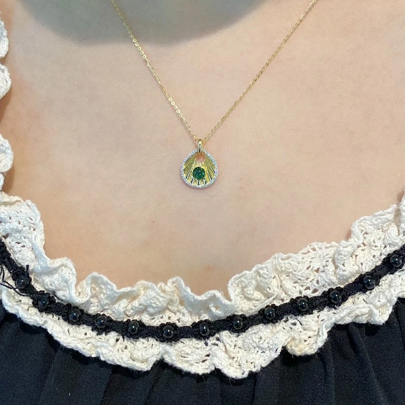 Aazuo 18K Jewelry Pure Solid Yellow Gold Natural Emerald Real Diamonds Fairy Fan Pendent With Chain Necklace Gifted For Women