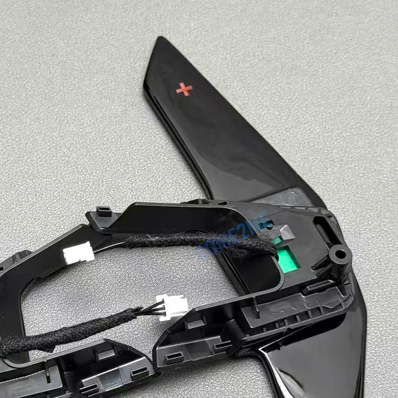Suitable for Volkswagen Golf 7/7.5 GTI/R sport steering wheel accessories, painted piano black shift paddles high-end accessorie
