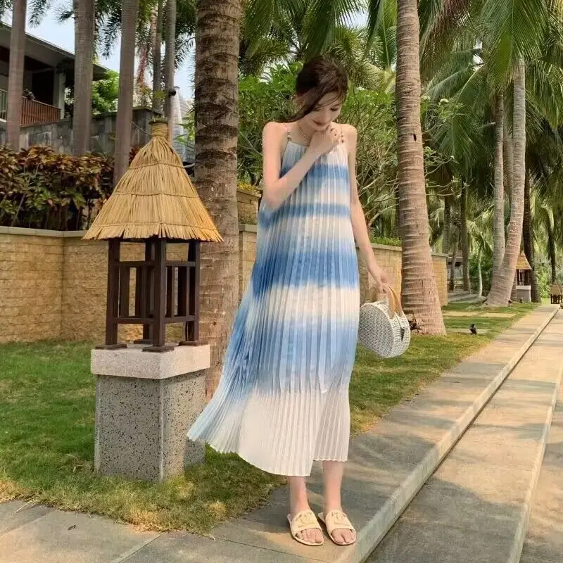 

2024 Temperament Vacation Style Gradient Blue Sling Dress Summer New Loose and Flesh Covering Thin Knee Length Skirt Children's