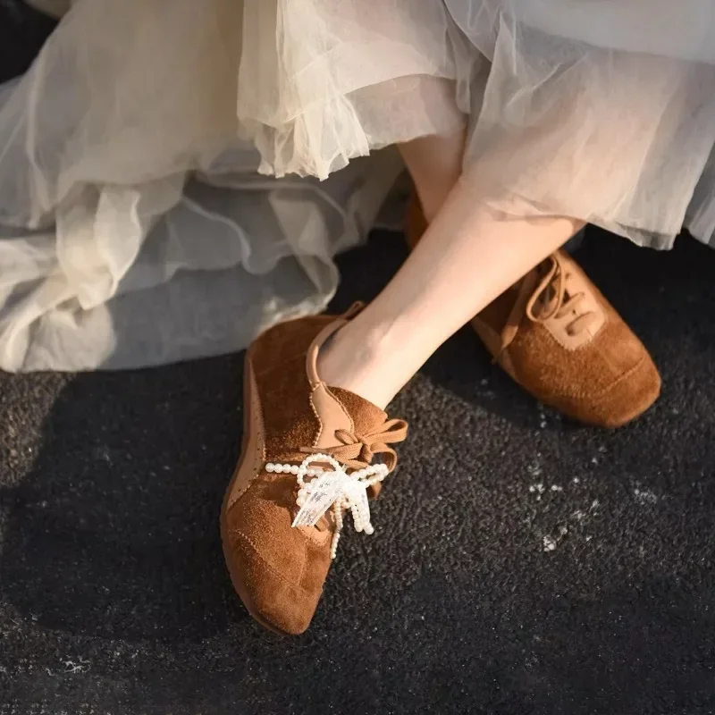 الأحذية النسائية 2025 الدانتيل يصل المرأة أحذية فلكنيز في الهواء الطلق النساء أحذية رياضية جولة تو سلسلة حبة ربطة القوس فيونكة السيدات حذاء كاجوال