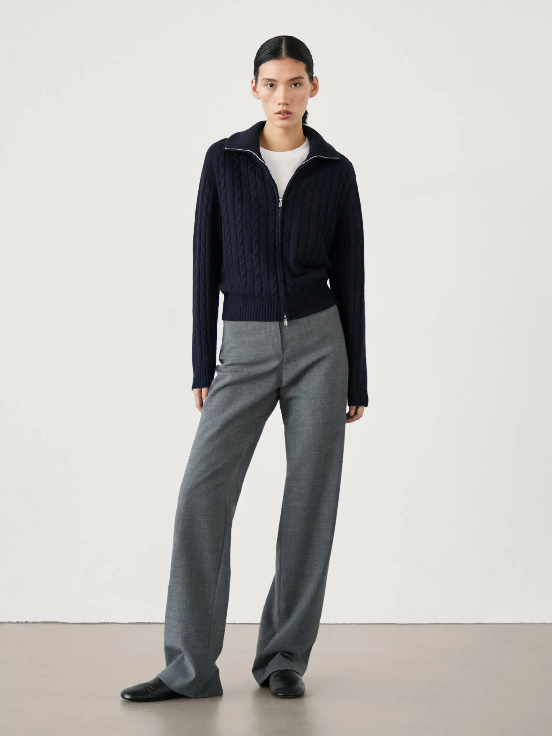 

Ethereal MD 2025 massidutti winter new style of Ladies' casual Minimalist figure-hugging knitted semi-high neck zipper cardigan