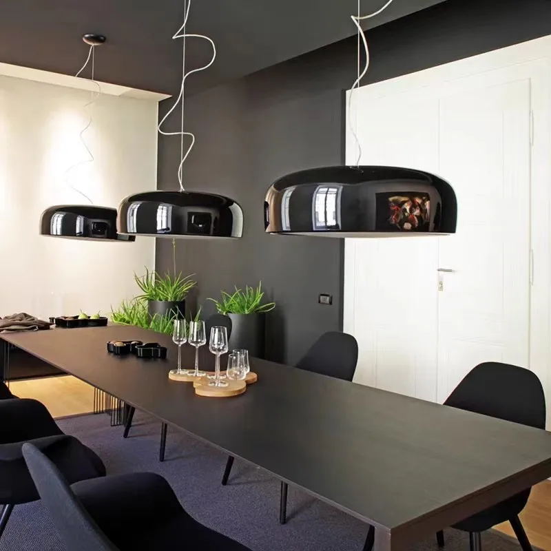 Lampe Suspendue en Aluminium avec Design Manuel, Luminaire Décoratif d\'Nik, Disponible en Noir et Blanc, Idéal pour une Salle à Manger ou une