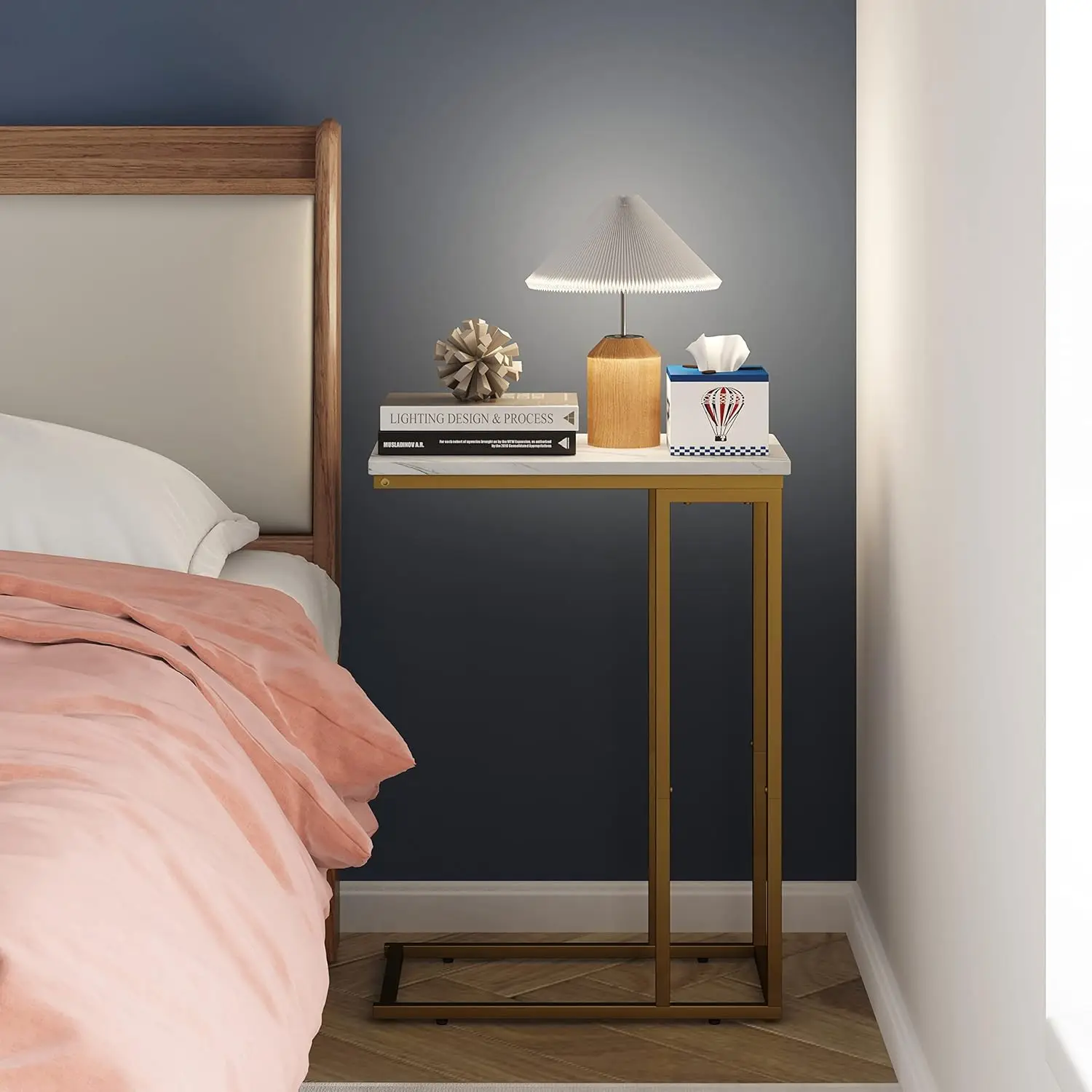 Stolik pomocniczy w kształcie litery C, podkładany pod sofę, wąski stolik przy łóżku, złoto-biała marmurkowa drewniana blacha