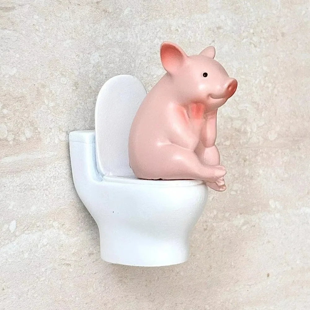 Cute Cartoon Pig Desktop Ornaments PVC Mini Toilet Pig Decoration Sitting On Toilet Toilet Frog Ornaments Home Decor