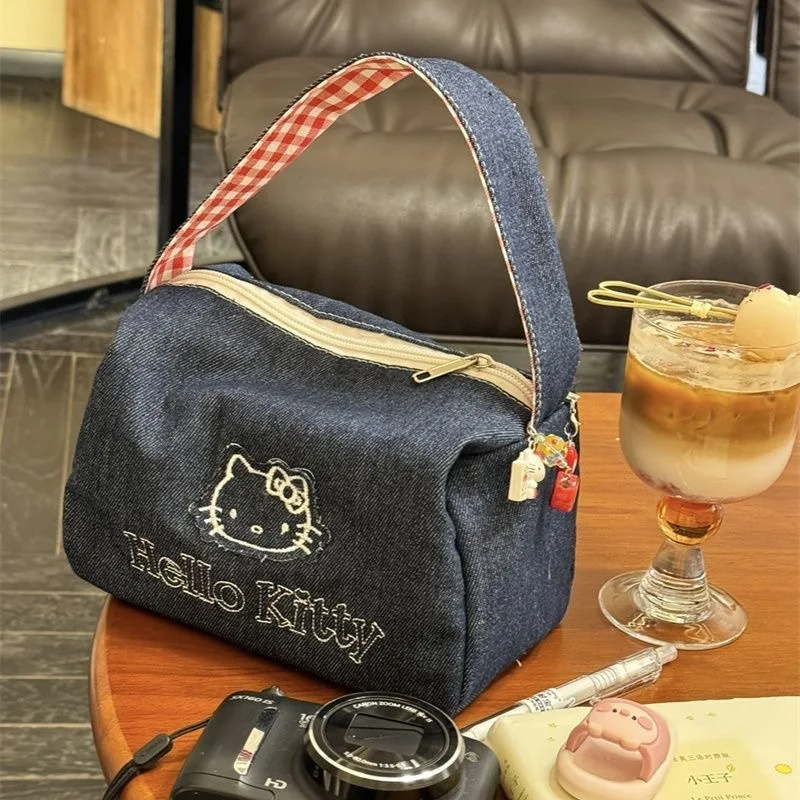 

Anime Hello Kitty Retro Denim Handbag KT Cat High Aesthetic Large Capaci Portable Eup Bag Embroidered Travel Storage Bag Gifts