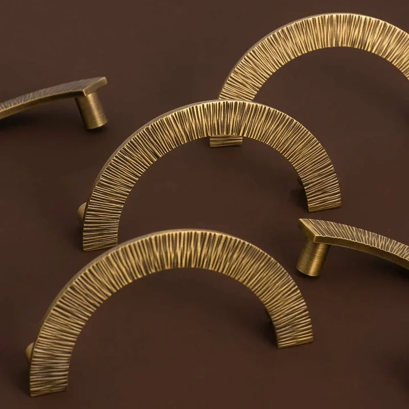 High End Retro Cabinet Handles Antique Handmade Hammer Pattern Furniture Handle Creative Semi-circular Vertical Pattern Pulls