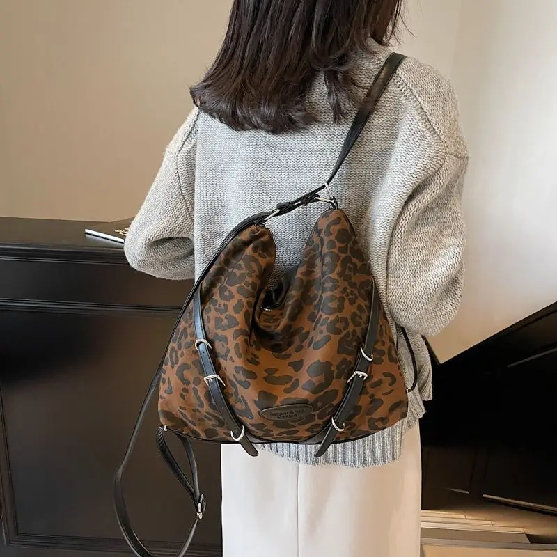 

American Retro Leopard Print Large Capacity Backpack Messenger Bags Student School Bag Travel Backpack Commuter Storage Bag