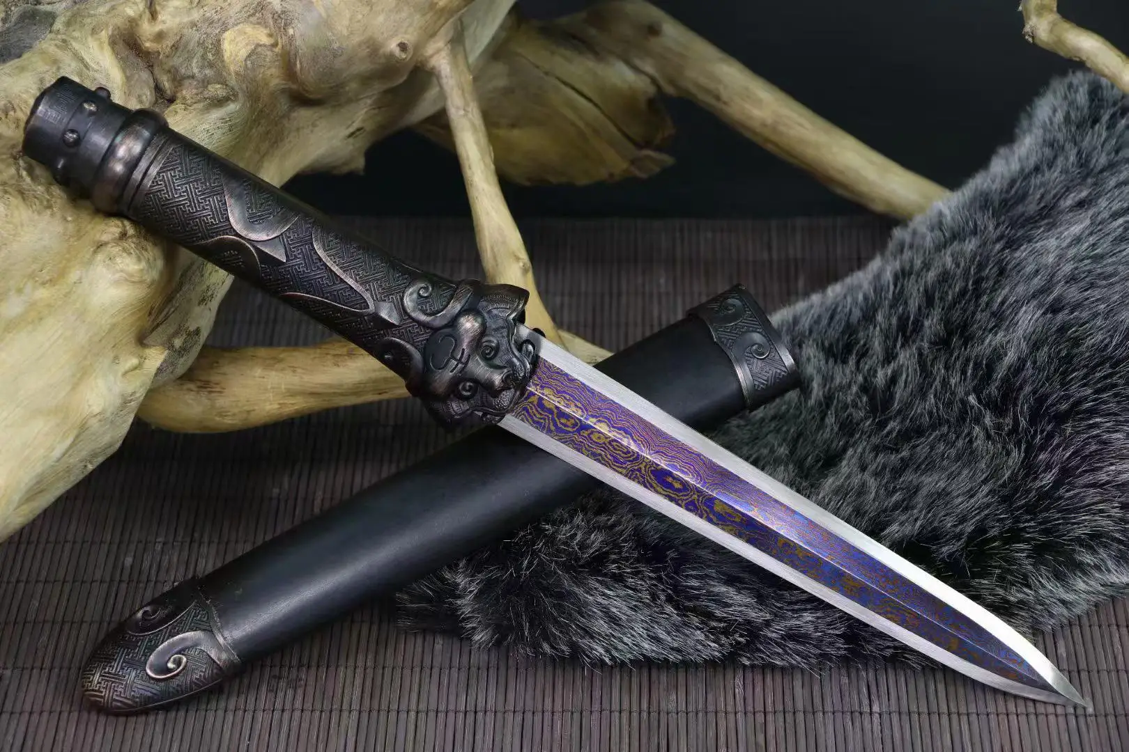 Viking Beast King Battle Sword Ancient Roman Gladiator Short Sword Katana Damascus Steel Engraved Blade Ebony Saya Not Sharp