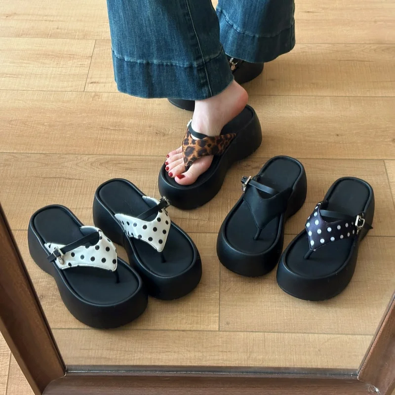 

Женские шлепанцы на платформе с толстой подошвой, в горошек, с ремешком между пальцами, летние, на высоком каблуке, для улицы, комфортные, для отпуска