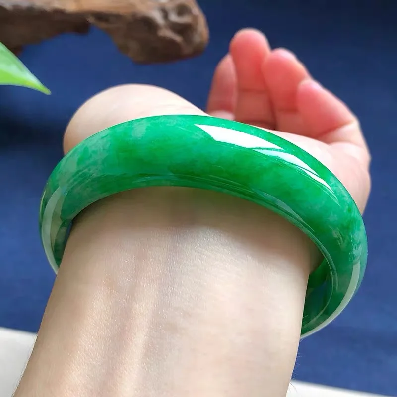 Icey jadeite with mung beans  round shap  imperial   vibrant green jade bracelet
