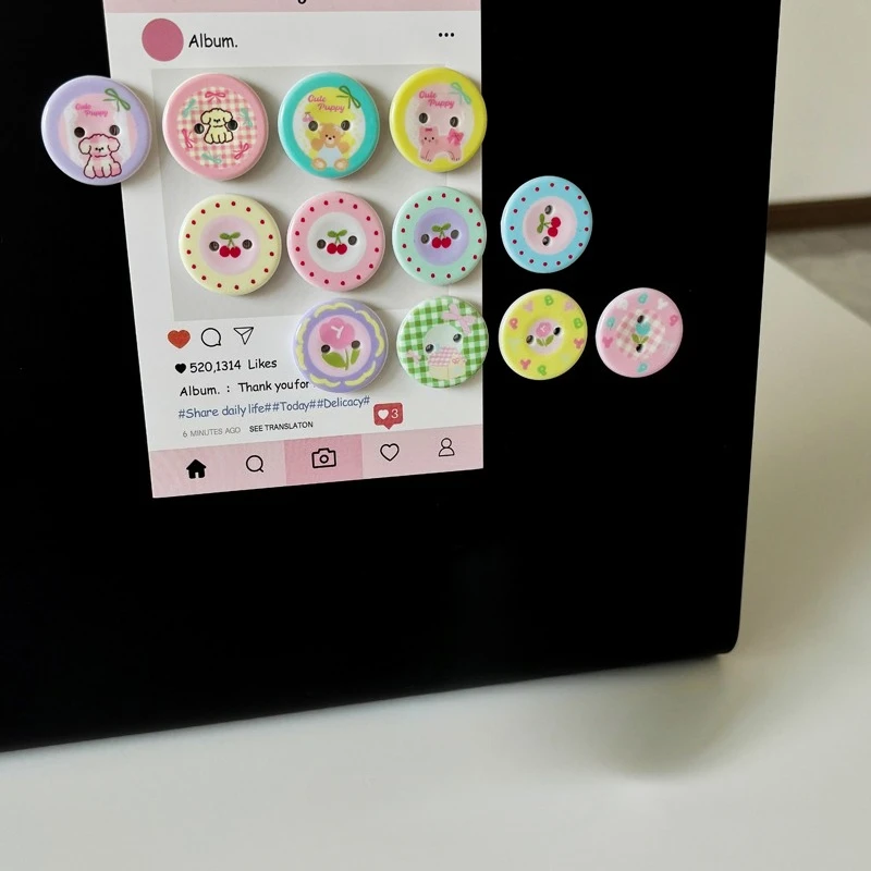 Cartoon Korean ins small fresh button Fridge Magnets suction round button tulip colored girl's heart decoration hole board