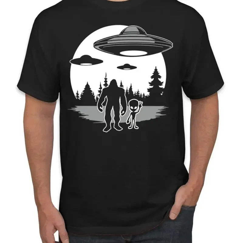 Silhoutte UFO Aliens Sasquatch Men T Shirt