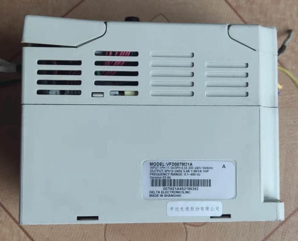 Inversor usado VFD007M21 0,75 W
