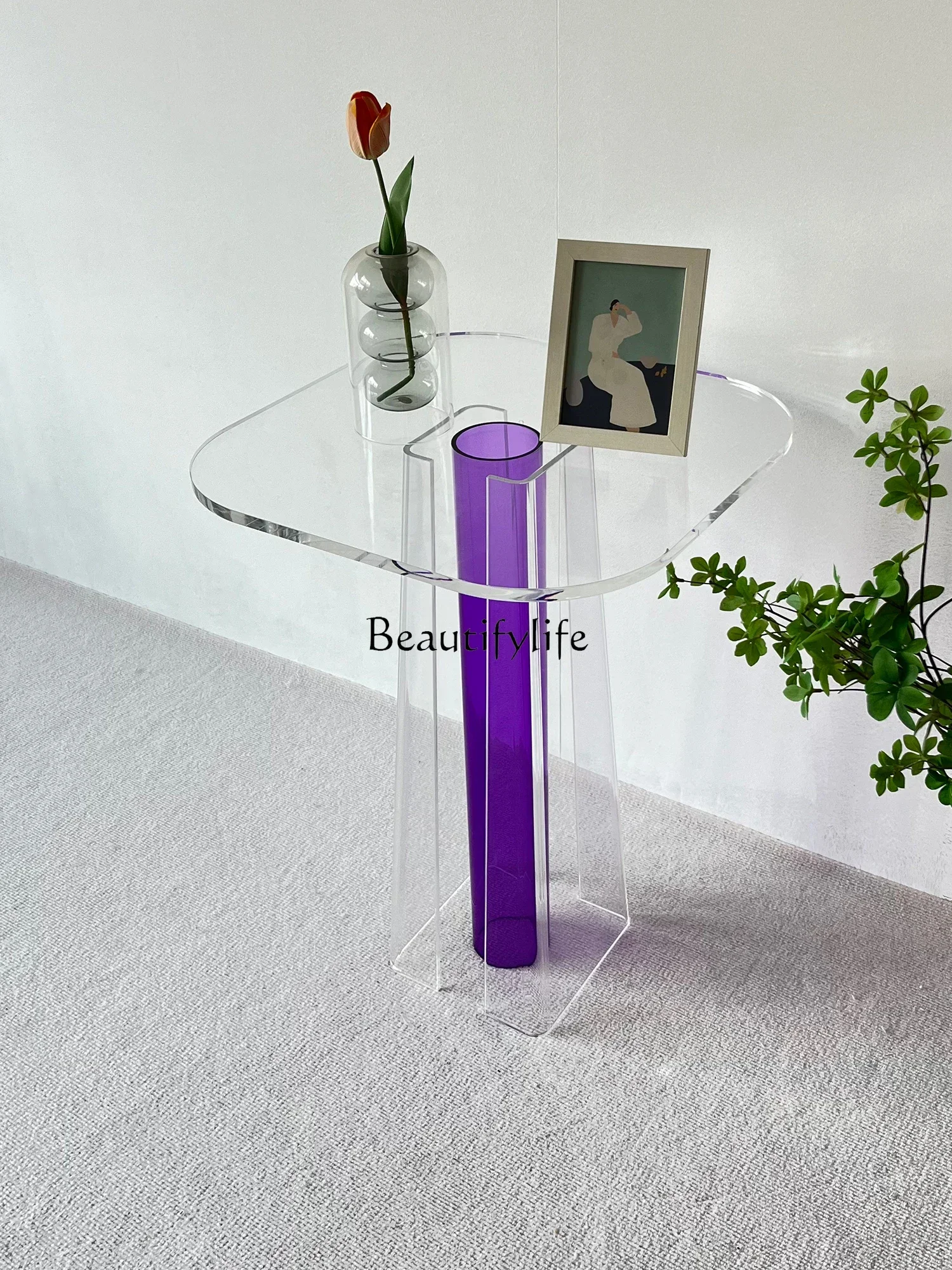 حافة أكريليك حديثة وبسيطة عدد قليل من الزوايا الفنية لغرفة المعيشة الصغيرة #4