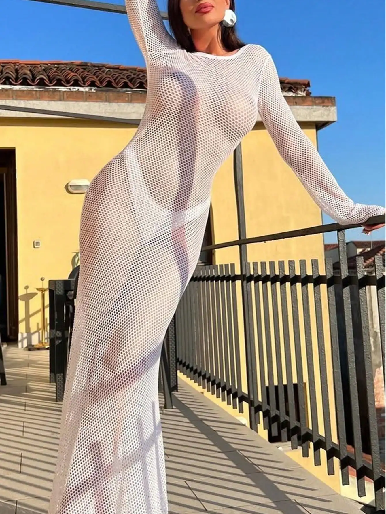 2025 Abito lungo fino al pavimento in rete a maniche lunghe bianco da donna nuovo Abito sexy con ritaglio Parasole estivo per feste in spiaggia