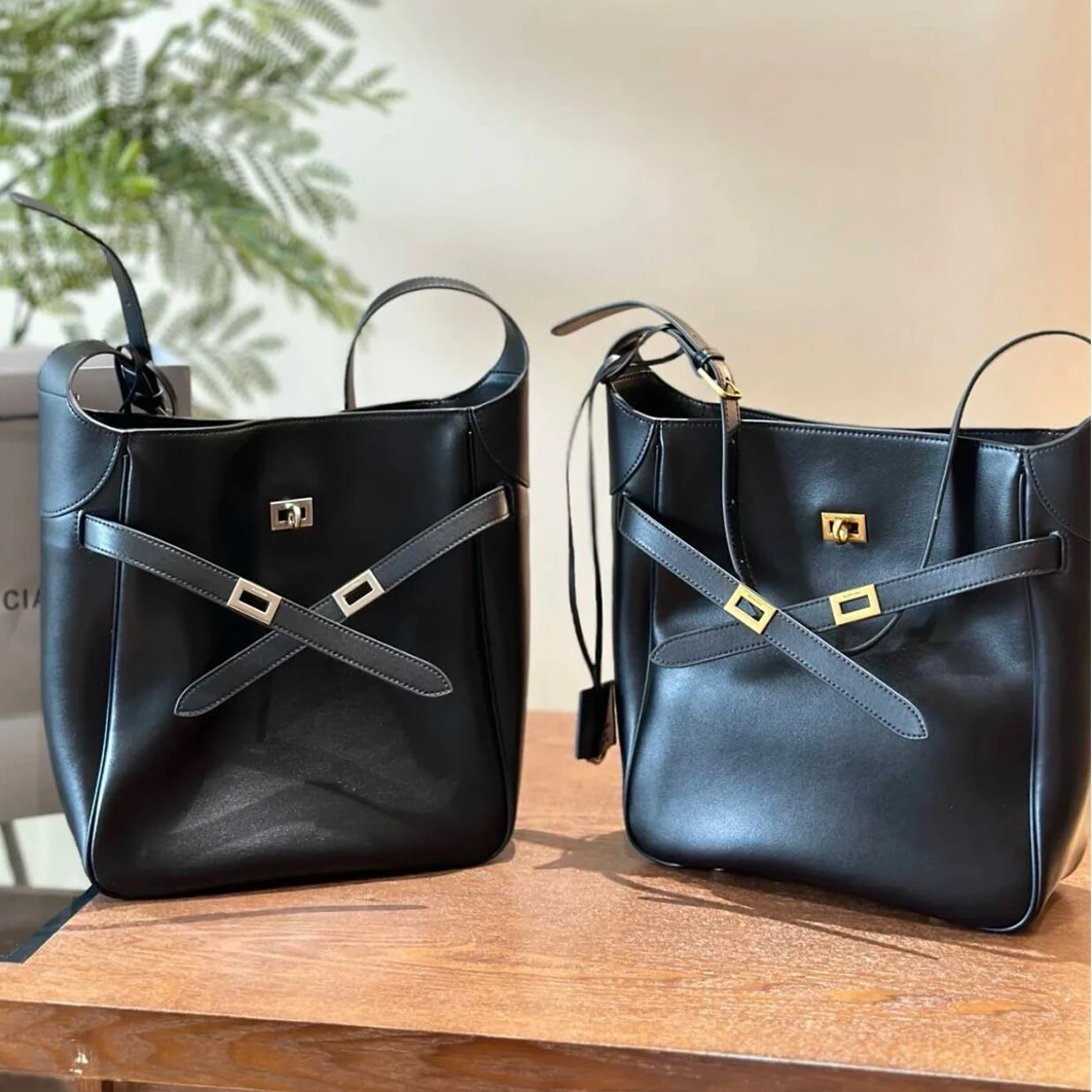 Real Leather Buckle Tote Bags for Women Large Capacity Commuting Bucket Purse Versatile 2024 Luxury Desinger Shoulder Armpit Bag