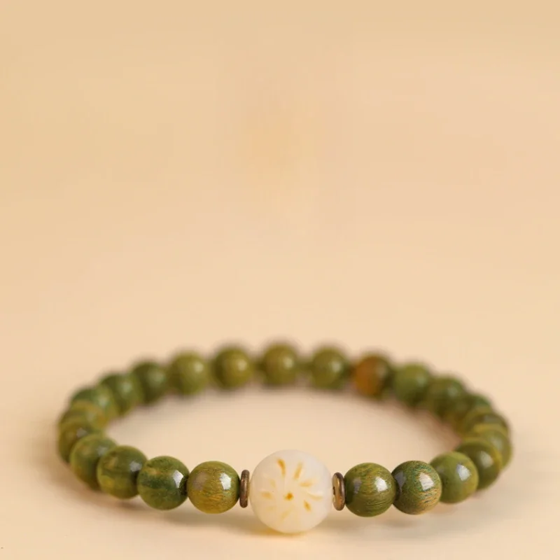 Green sandalwood  bracelet, female Bodhi's zodiac year, agarwood plate, playful, literary, and wooden sandalwood bracelet