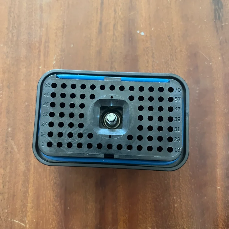 

Горячая новинка 2026: Разъем-гнездо на 70 контактов 160-7689 для контроллера ЭБУ двигателей Caterpillar C7, C9, C13, C15