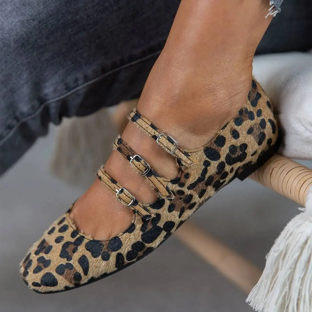 2025 Casual Flat Shoes Three-Row Buckle Horsehair Leopard Print Women's Shoes