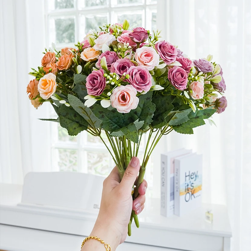 

6pcs 15 Heads Silk Roses Wedding Bridal Bouquet Christmas Wreath Vase Room Decoration Home Yard DIY Scrapbook Artificial Flowers