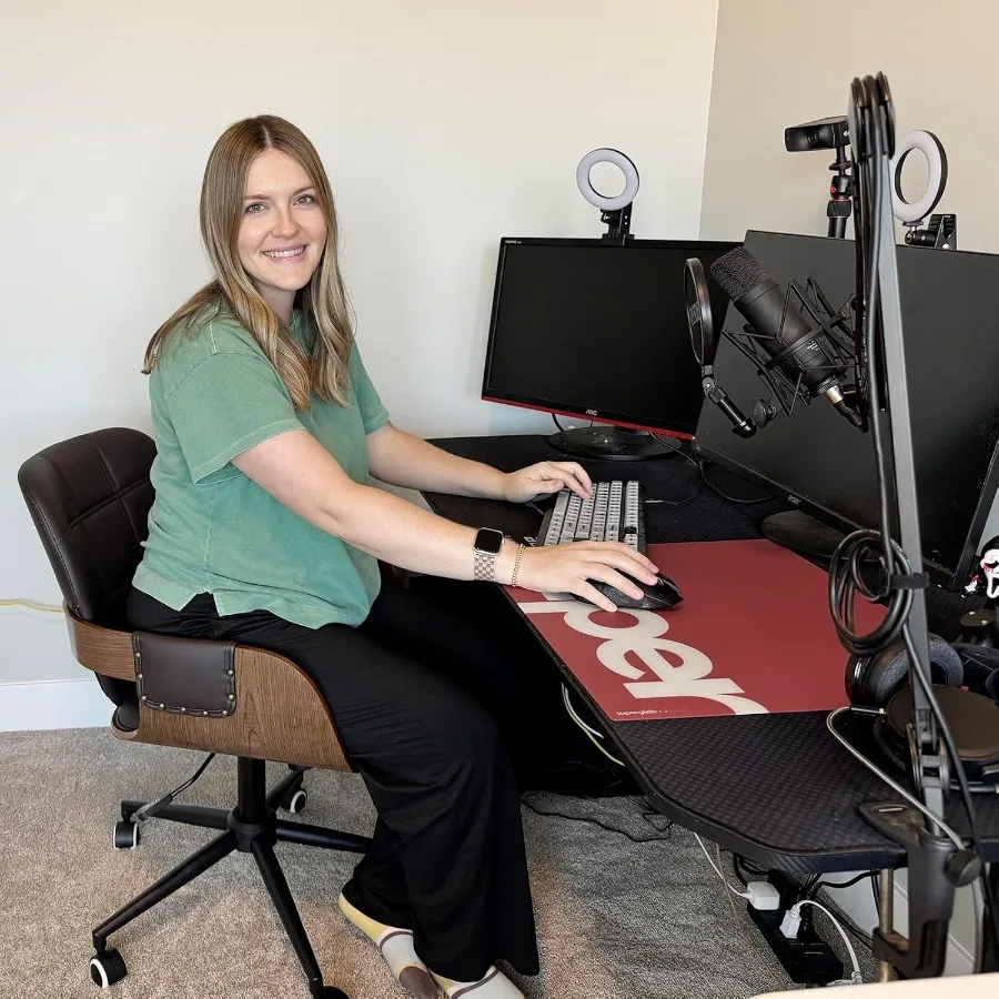 كرسي مكتب منزلي مع عجلات عجلات مصنوعة من خشب الجوز مريح منحني للظهر والأذرع من الجلد الصناعي قابل للتعديل